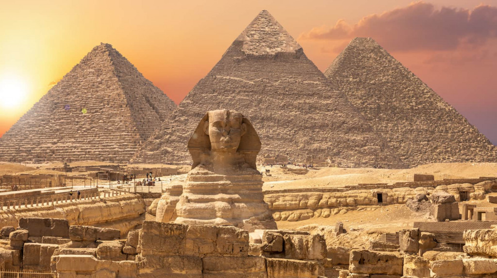 pyramids of giza in egypt